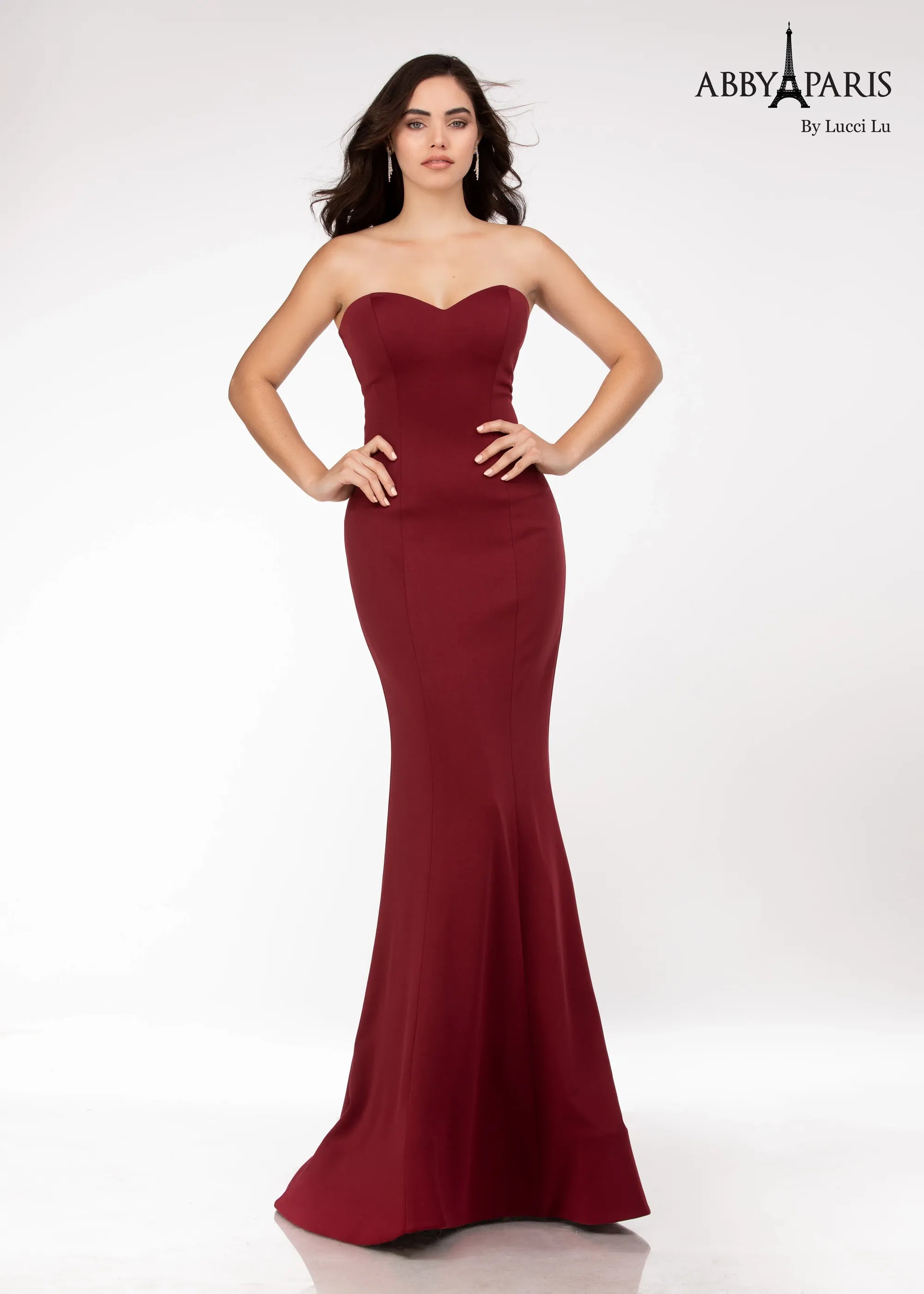 Vestido strapless corte sirena con escote corazón