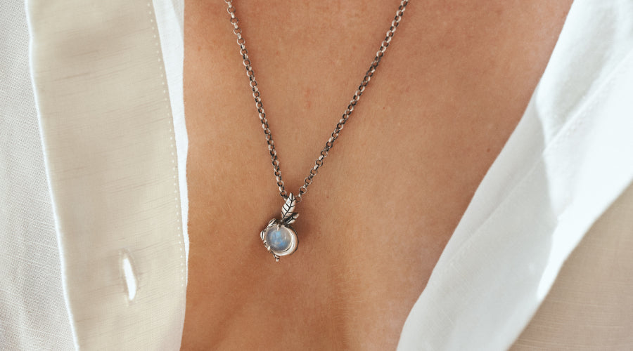 Can you wear Moonstone every day?