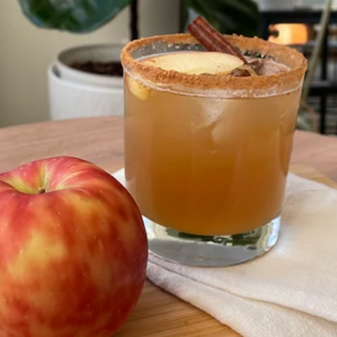 Mocktail-Girlie-Honey-Apple-Crisp-Holiday-Mocktail