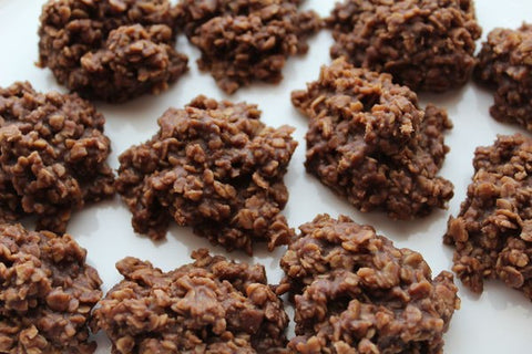 These chocolate oat cookies are a great low-sugar summertime snack 