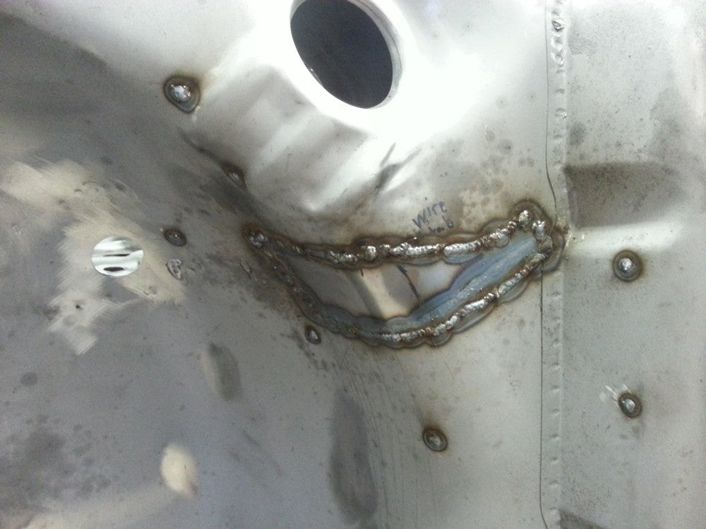 1969 911E 2.0L MFI Restoration left inner fender rust repair weld
