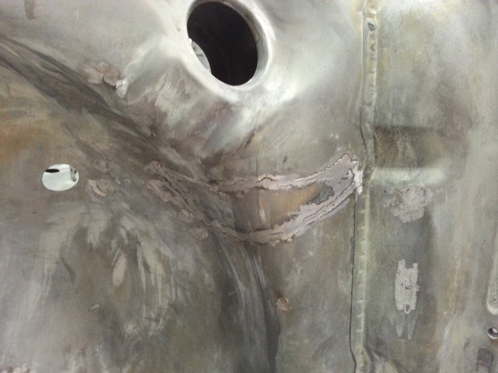 1969 911E 2.0L MFI Restoration left inner fender rust repair