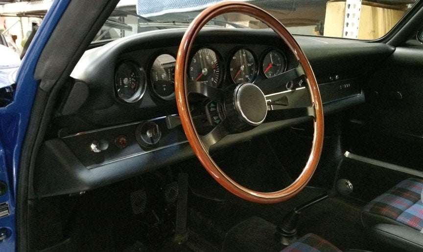 1972 911E Targa 2.4L MFI 915 Restoration dash detail