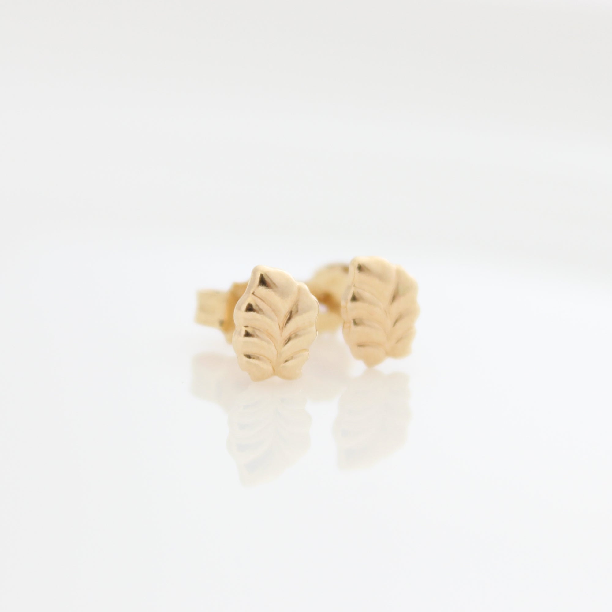 Gold Leaf Stud Earrings - VestigiaFortuna