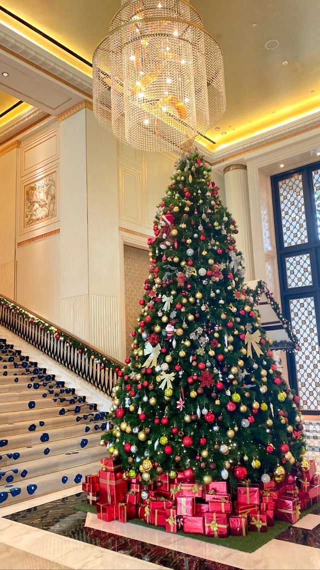 Four Seasons Jakarta Hotel Christmas luxury experience Indonesia