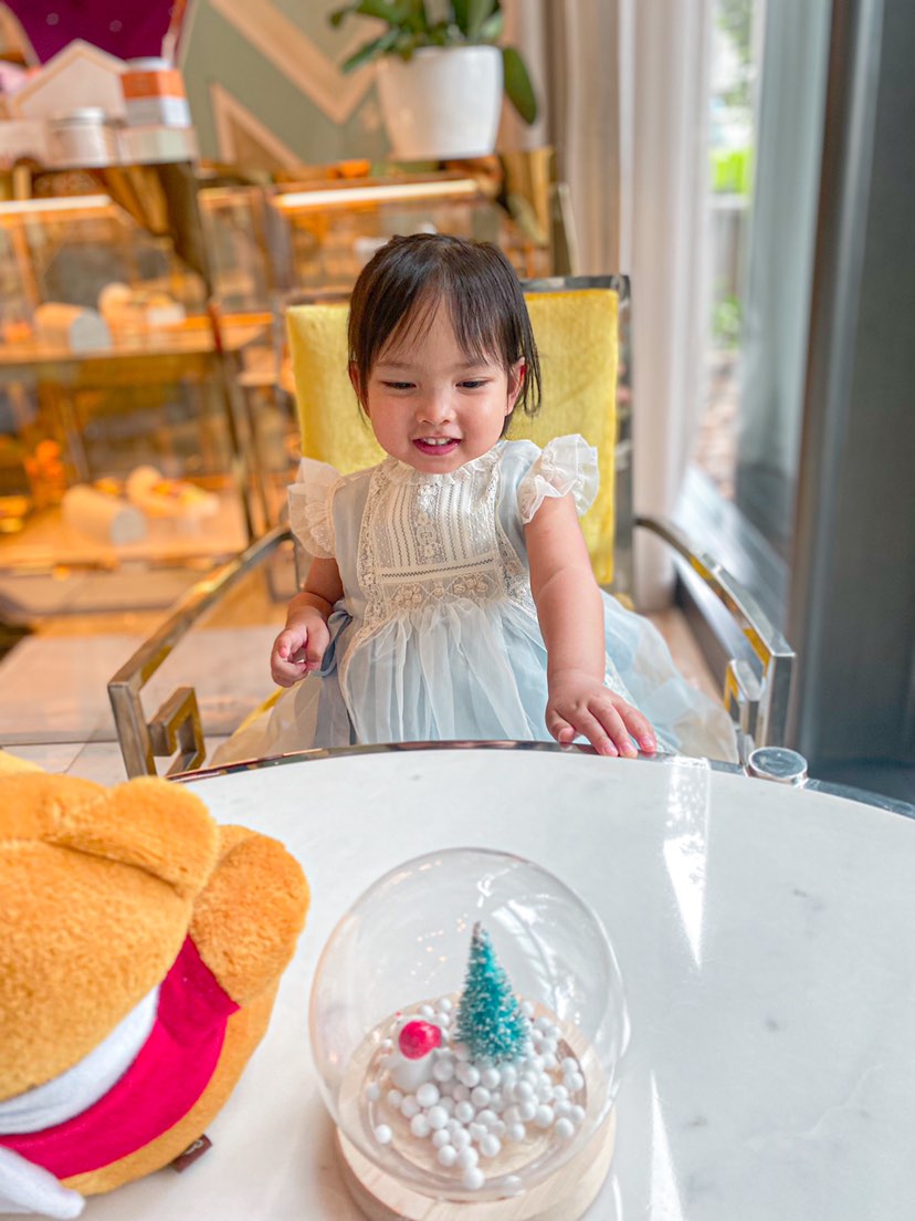 Four Seasons Jakarta Hotel Christmas luxury experience Indonesia afternoon tea