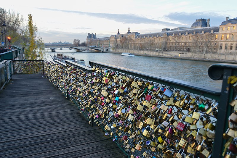 Le Pont des Arts Paris - most romantic spots in Paris