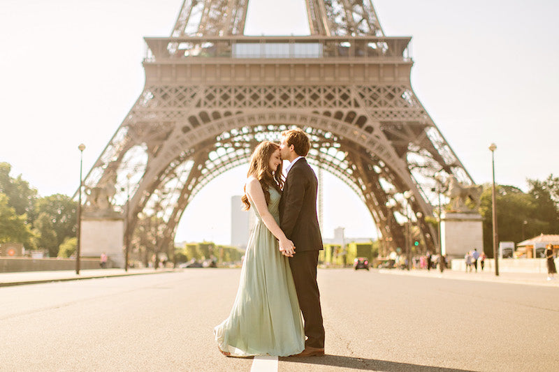 Eiffel tower english speaking couple photographer