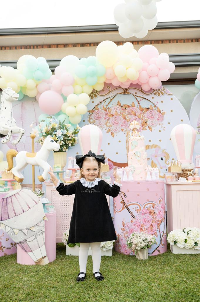 Charlotte sy Dimby French carrousel children's birthday party inspiration