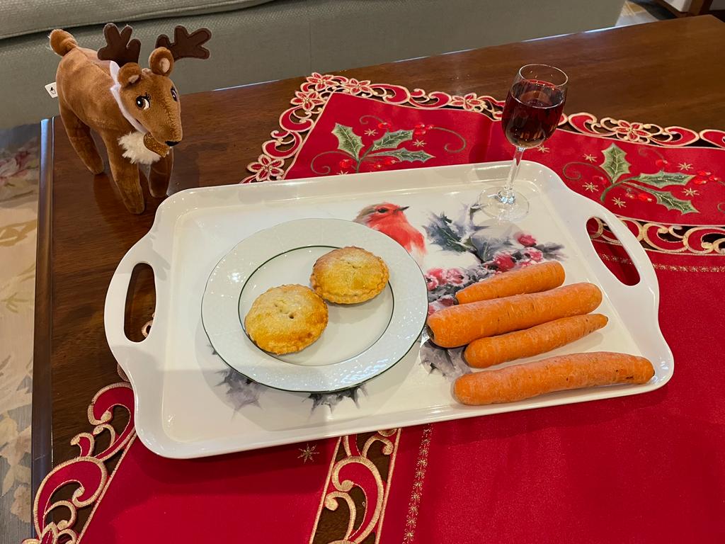 Christmas traditions mince pies and carrots for Santa and his reeindeer