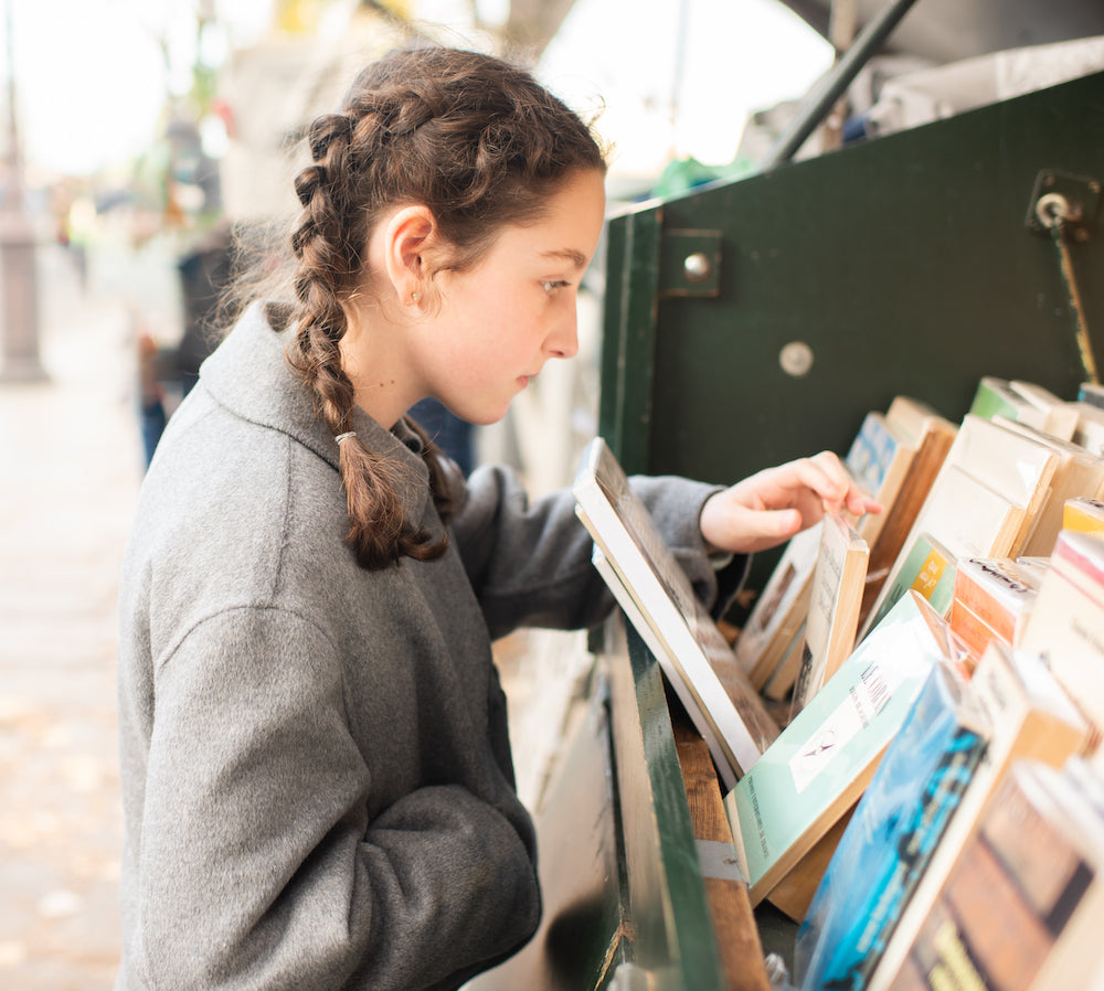 Bouquiniste paris culture Travelling to Paris with children kid friendly shops and places to visit