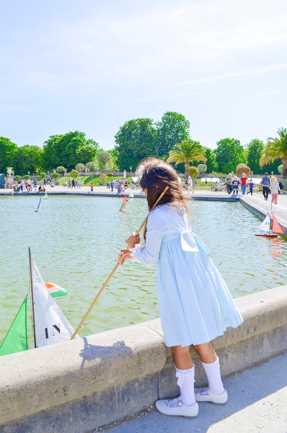 Travelling to Paris with Kids - Best kid friendly family places to visit in Paris - children's boutiqueCharlotte sy Dimby L'Île aux Fées Luxembourg garden sailing boats