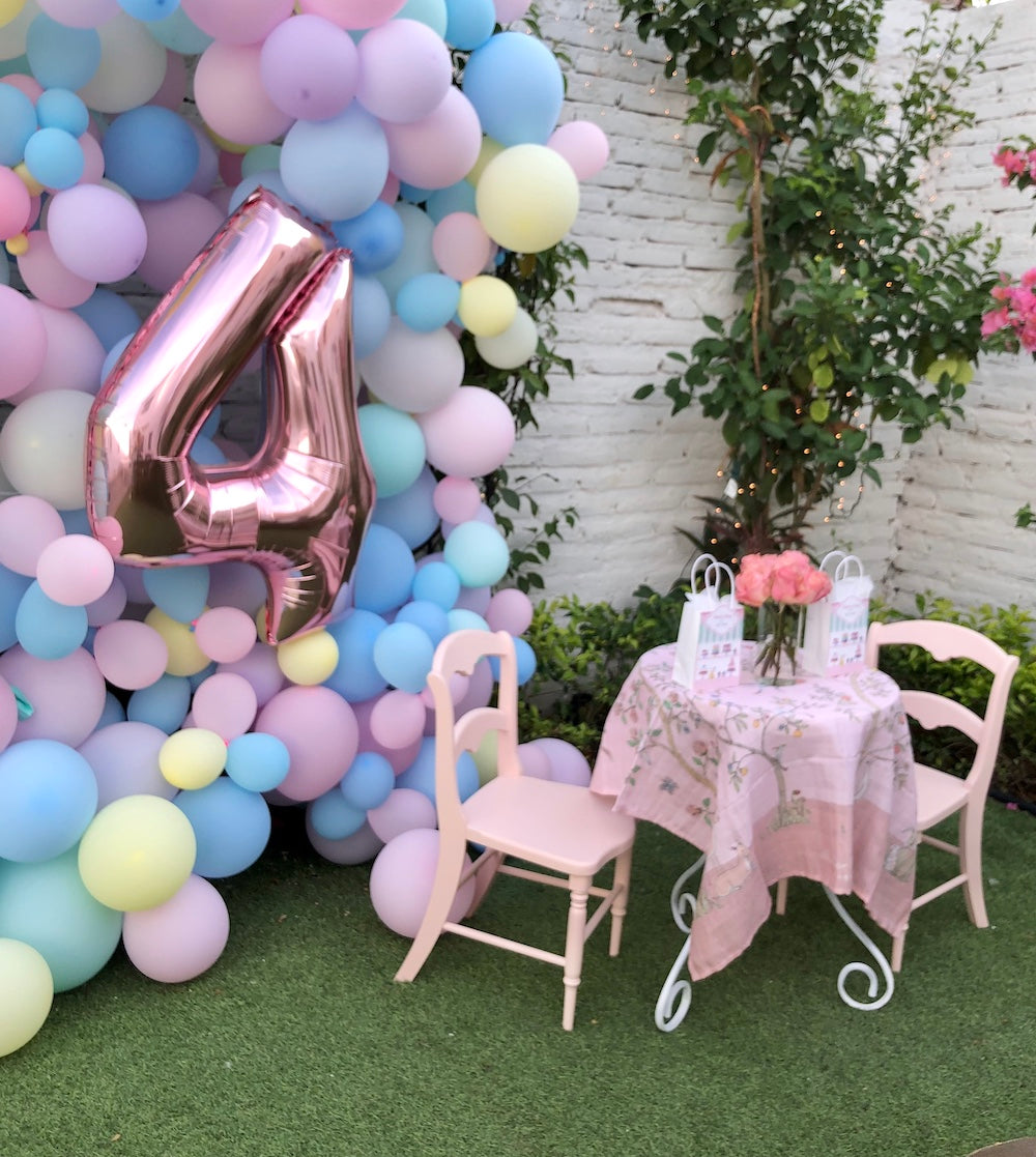 Charlotte sy Dimby dress and Claris the mouse in Paris children's party inspiration balloons