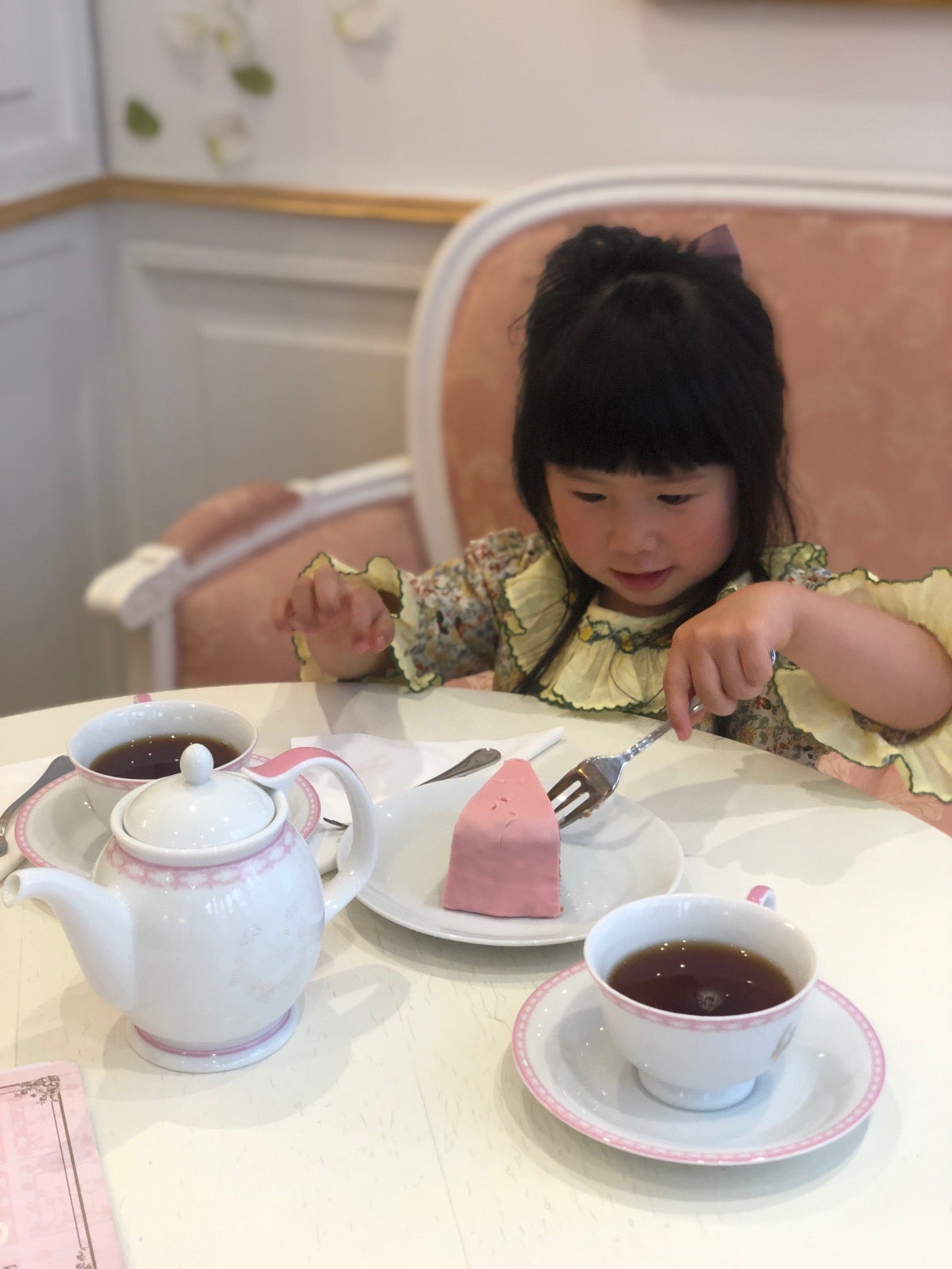 Paris through the eyes of a child Angelina tea