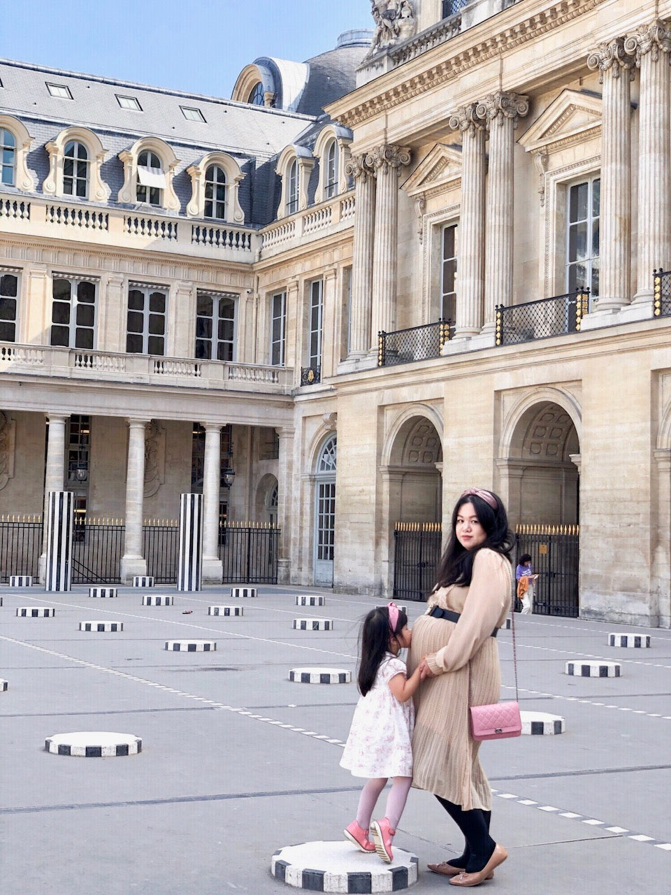 Paris through the eyes of a child Colonne de Buren