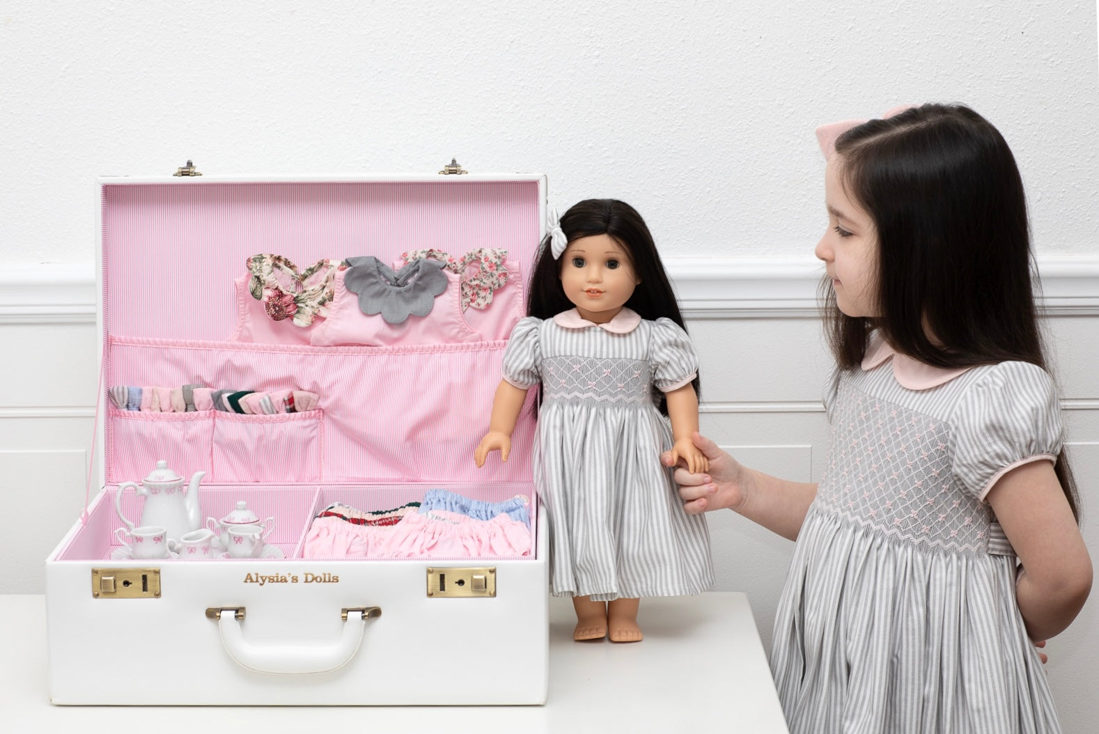 Doll dresses & suitcase Charlotte sy Dimby