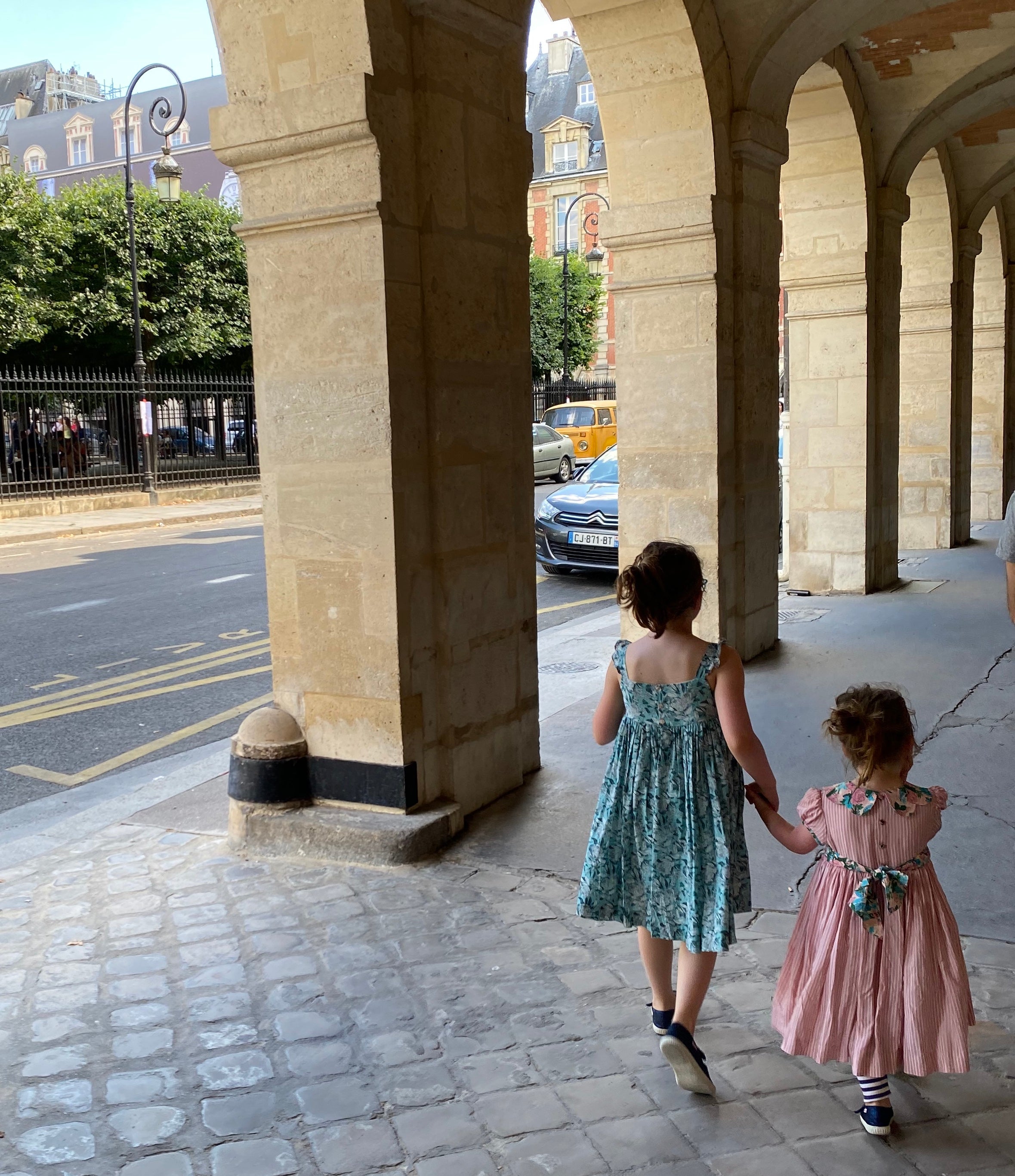 Charlotte sy Dimby Paris with kids