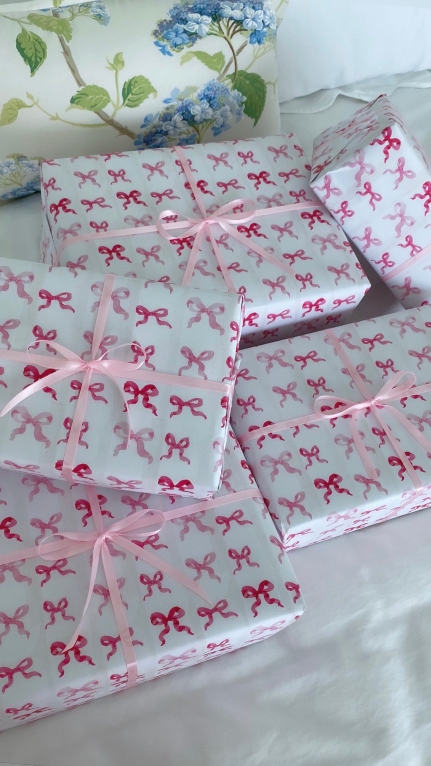 Pink bow gift wrapping