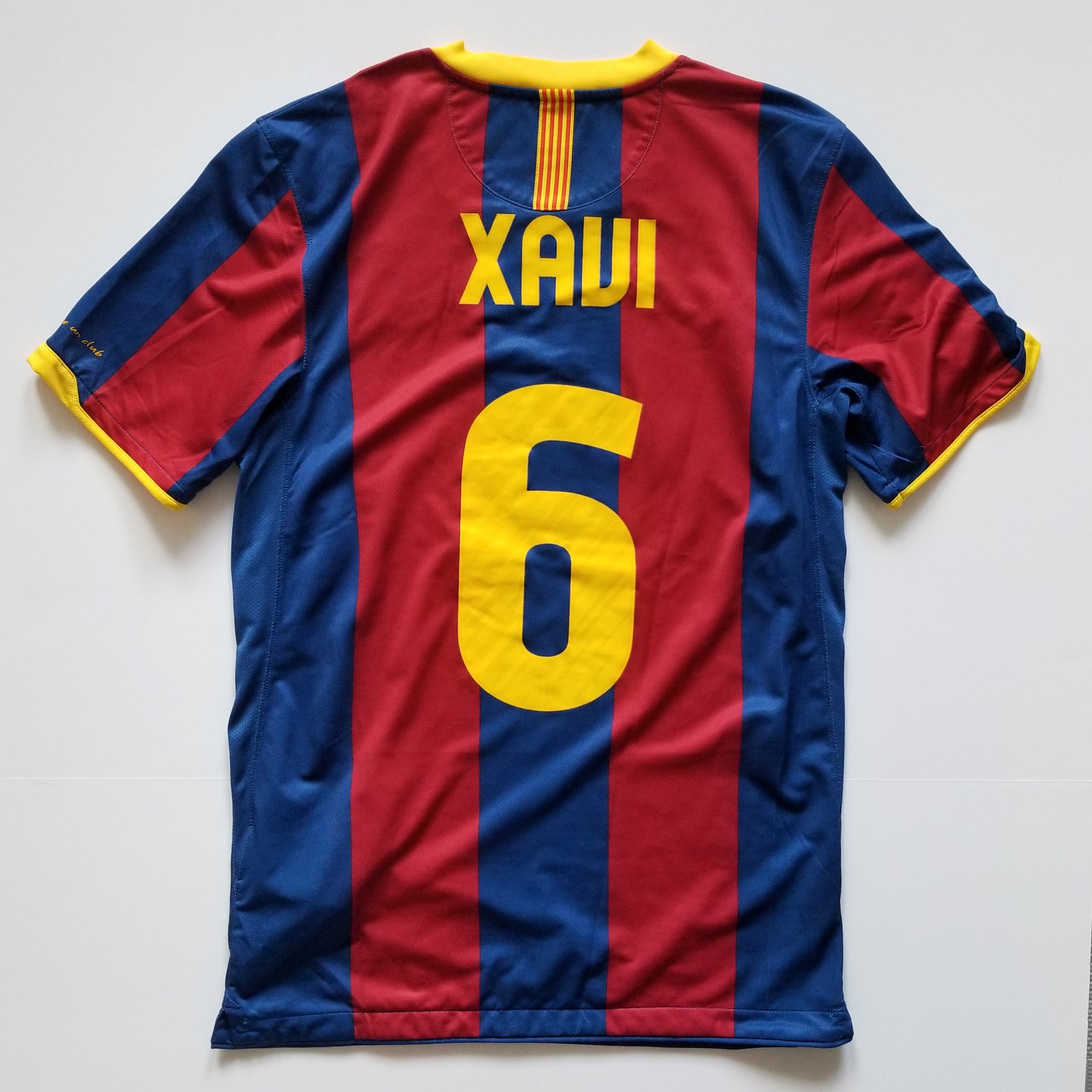 2010-11 FC Barcelona Home Shirt - Xavi 