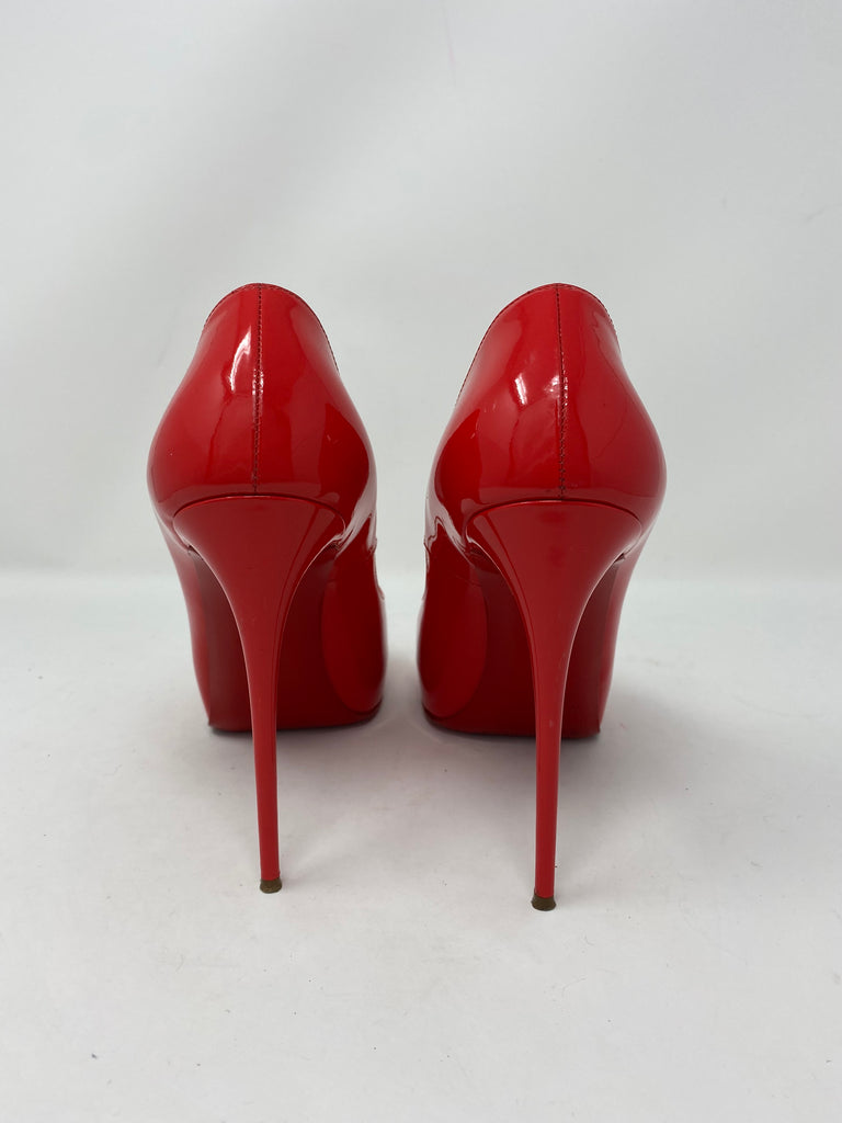 size 39 in louboutin