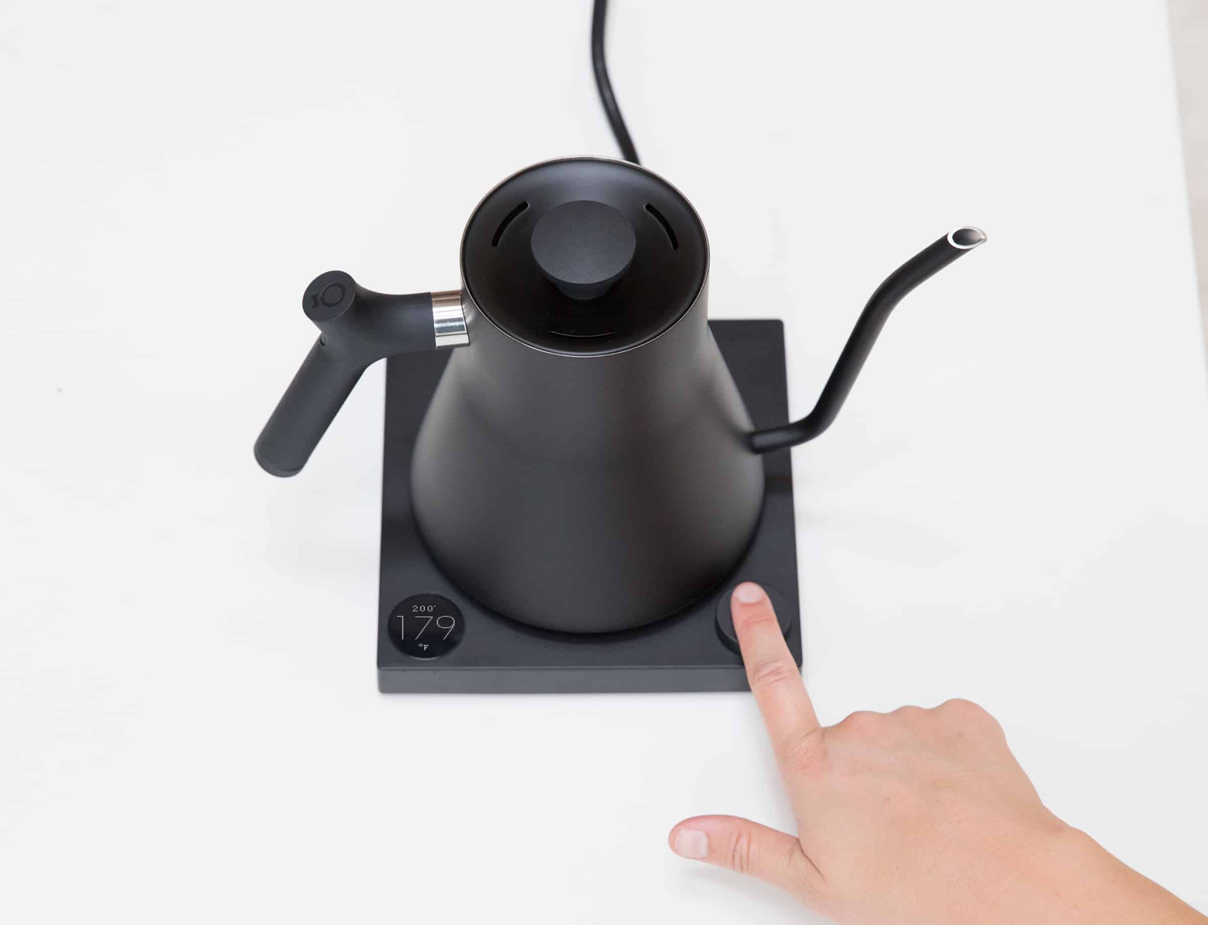 How does an Electric Tea Kettle know when to turn off? 