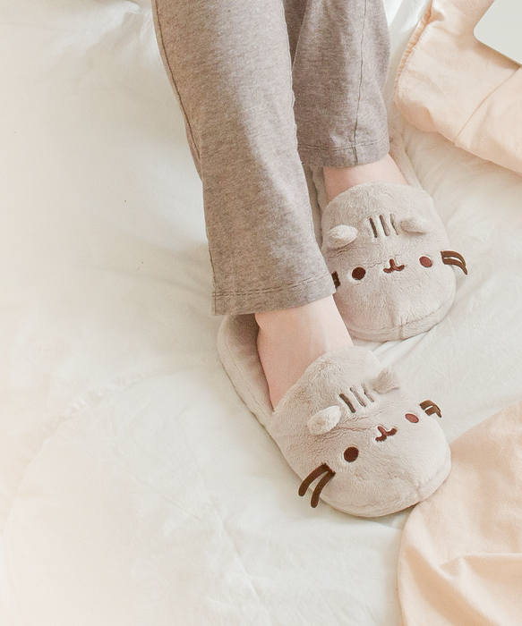 Pusheen Plush Slippers – Hey Chickadee