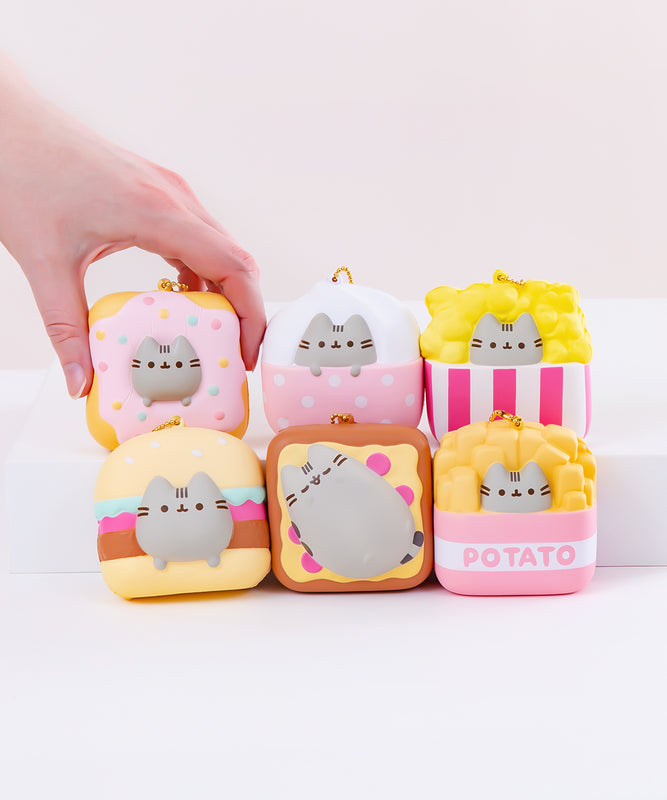 pusheen with popcorn