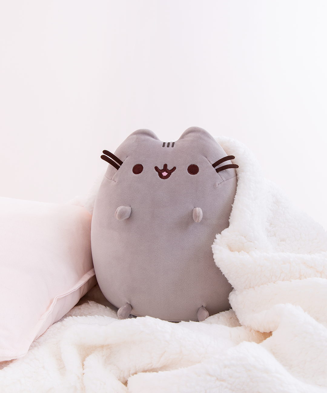 sitting pusheen