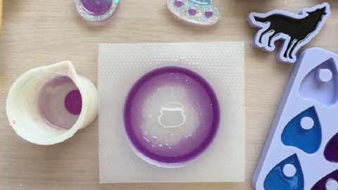 preparing a purple resin mix