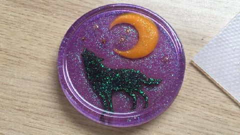 howling wolf resin coaster