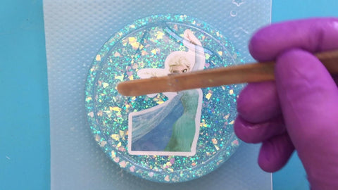 Dome your resin coaster with epoxy resin