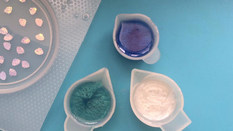 Mix your pigments into your resin well