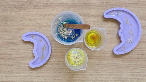 add resin pigment and glitter into resin cups