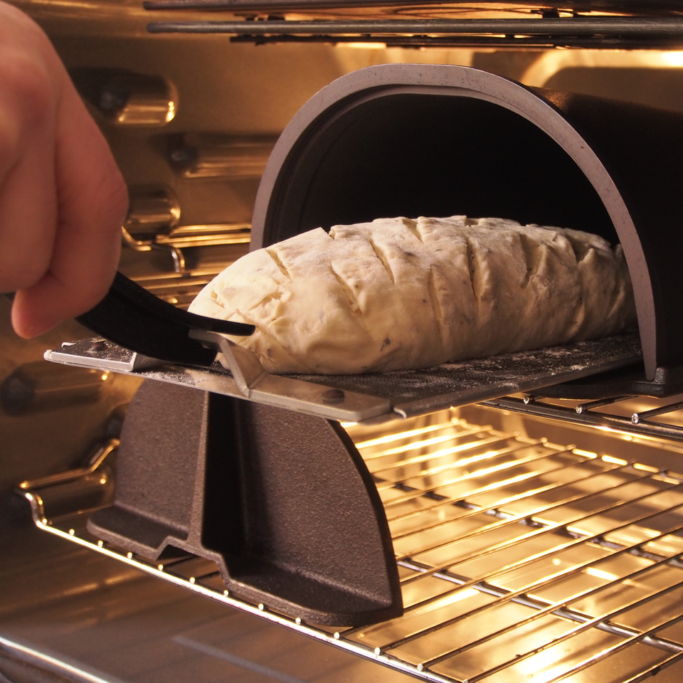 Печь хлеб в форме. Чугунная печь fourneau Bread Oven. Хлеб в печи. Барабанная печь для хлеба. Испанская печь для хлеба.