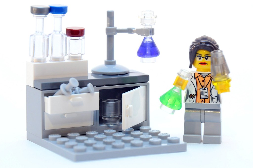 LEGO bricks were cooled close to absolute zero by British Physics | LAMINIFIGS.com