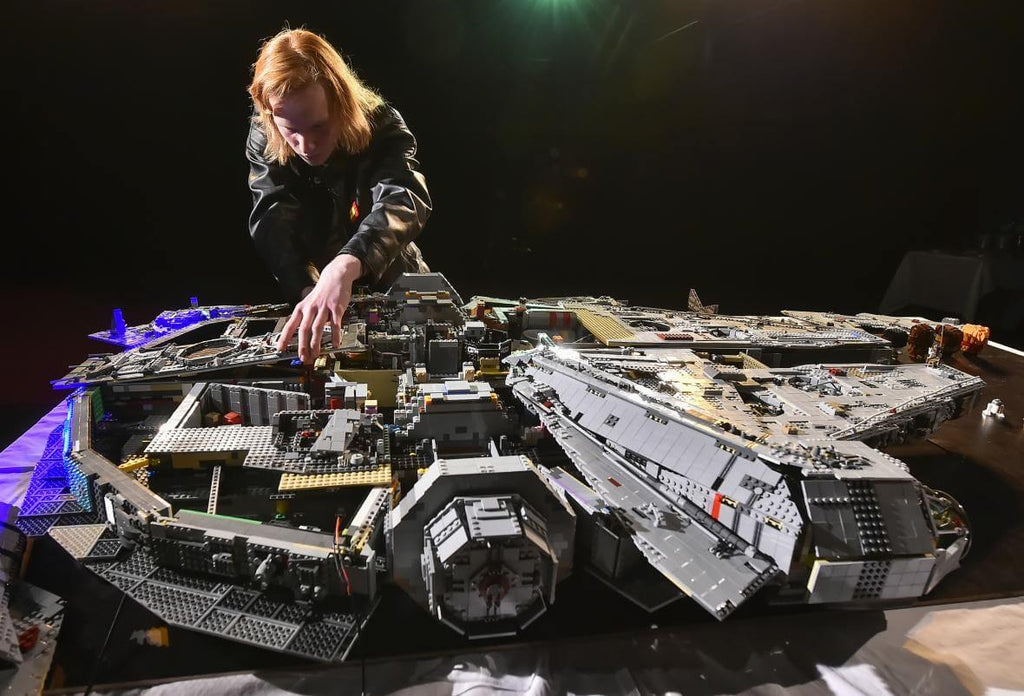 Lego Millennium Falcon made of 70,000 parts | LAminifigs