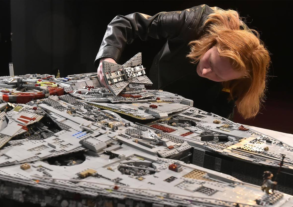 Lego Millennium Falcon made of 70,000 parts | LAminifigs