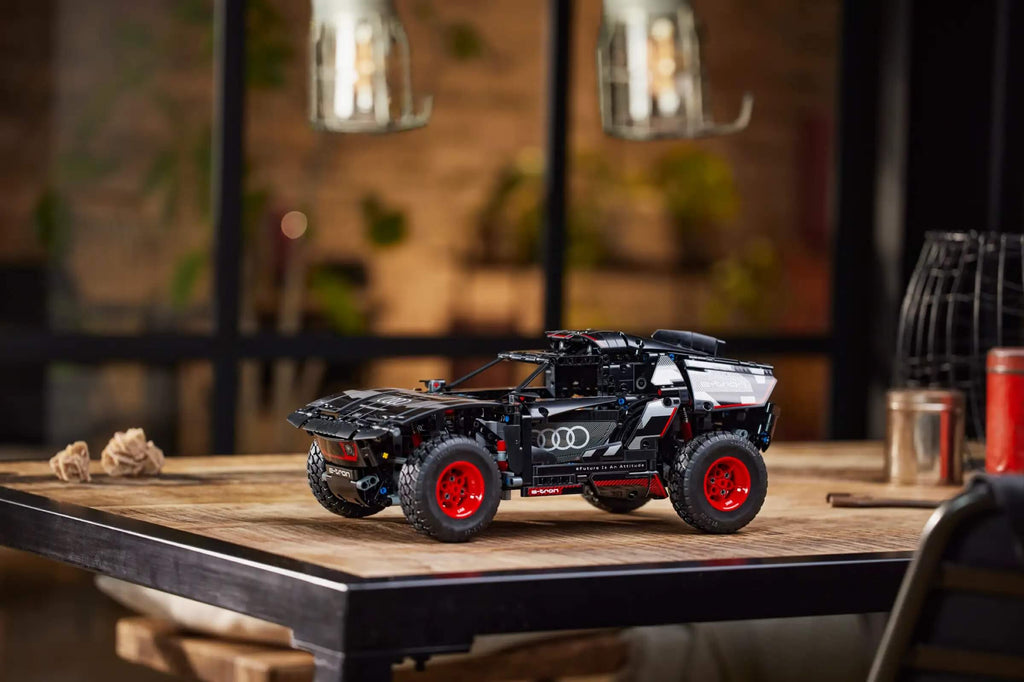 Lego has a new addition: the Audi RS Q e-tron, which can be controlled from your phone, has appeared in the Technic series | LAminifigs.com