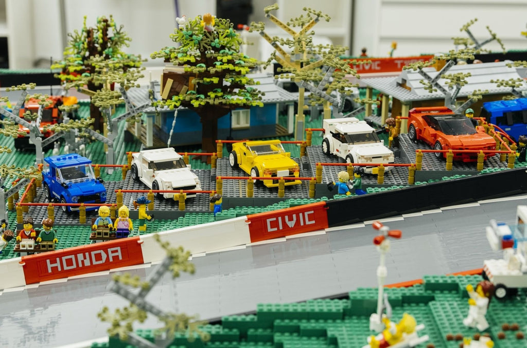 Australia's main racing circuit recreated with 150 000 LEGO parts | LAMINIFIGS