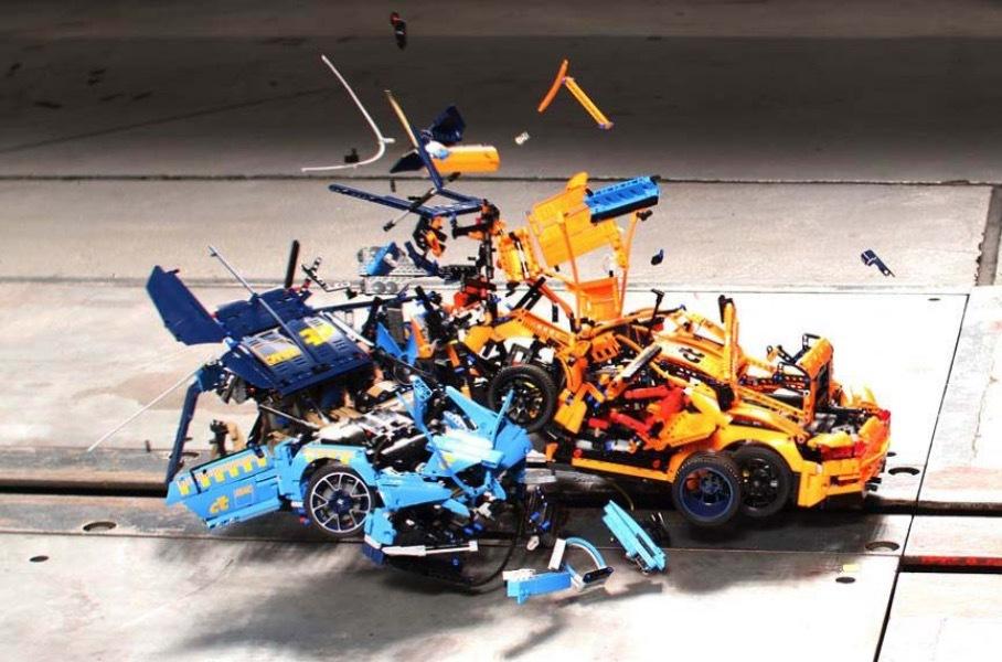 Video: LEGO Bugatti Chiron and LEGO Porsche 911 GT3 RS Crash Test | LAMINIFIGS