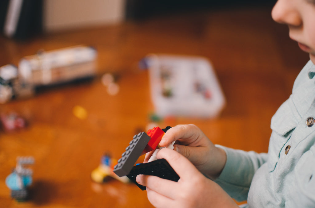 Why parents should involve kids into building blocks toys and build with them | LAminifigs.com