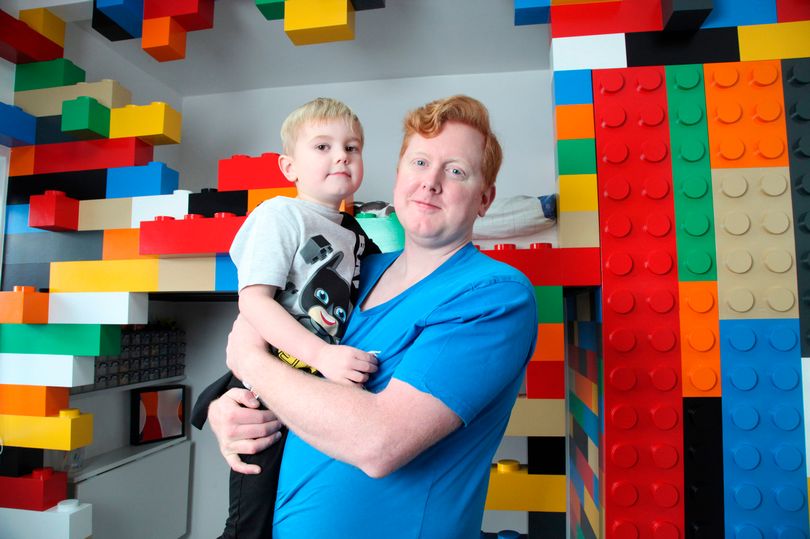 Father made an unusual LEGO bedroom for his son featuring 100,000 bricks | LAMINIFIGS