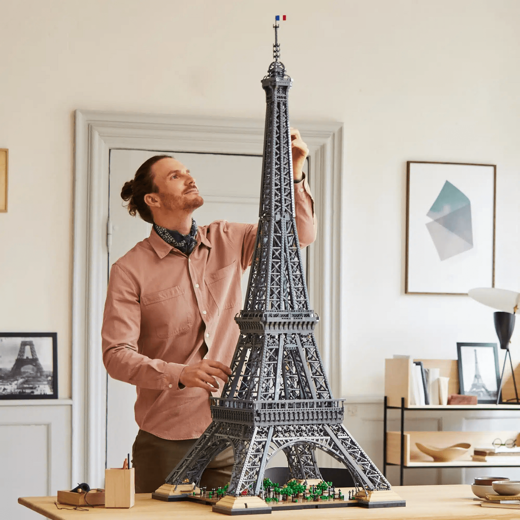 LEGO has revealed its tallest set ever - the Eiffel Tower | LAMINIFIGS.com