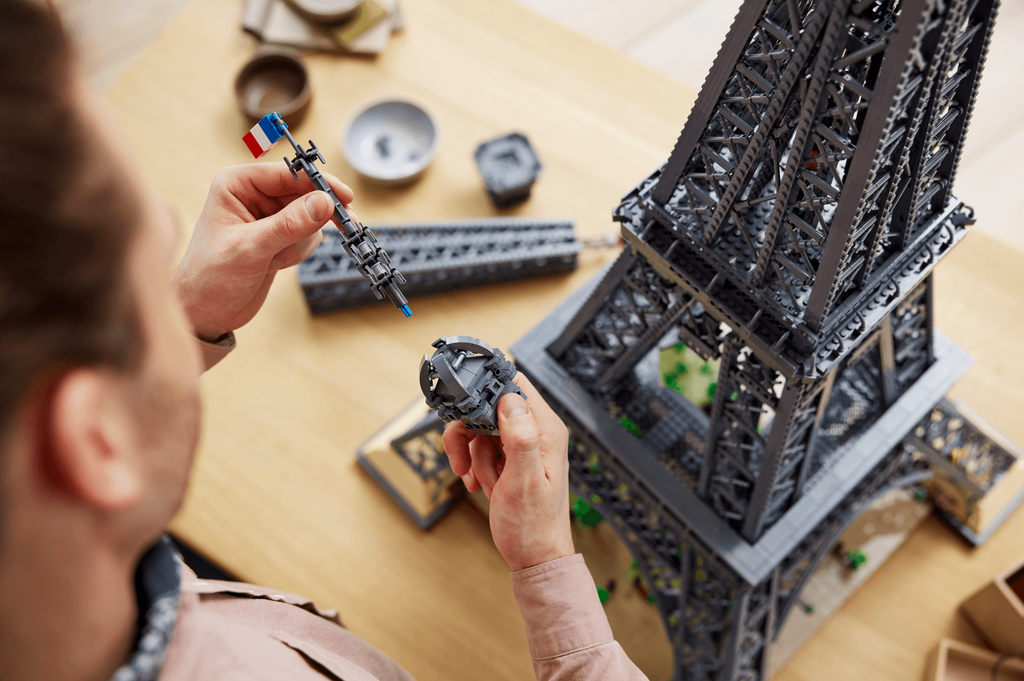 LEGO has revealed its tallest set ever - the Eiffel Tower | LAMINIFIGS.com