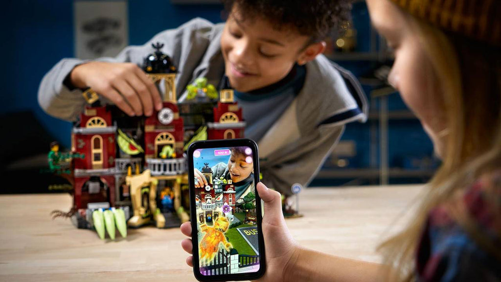 LEGO launches new building sets for smartphone-addicted generation | LAMINIFIGS
