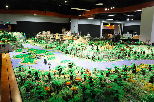 150 million LEGO pieces - the world's largest diorama | LAMINIFIGS.com