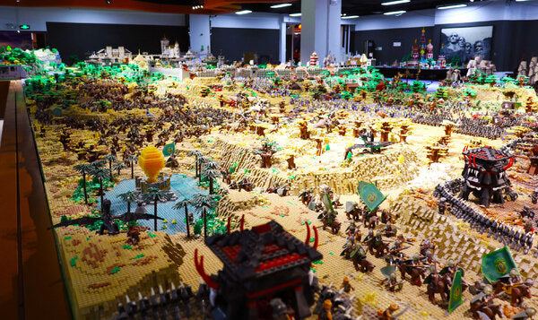 150 million LEGO pieces - the world's largest diorama | LAMINIFIGS.com