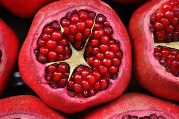 How to Peel a Pomegranate Without Making a Mess