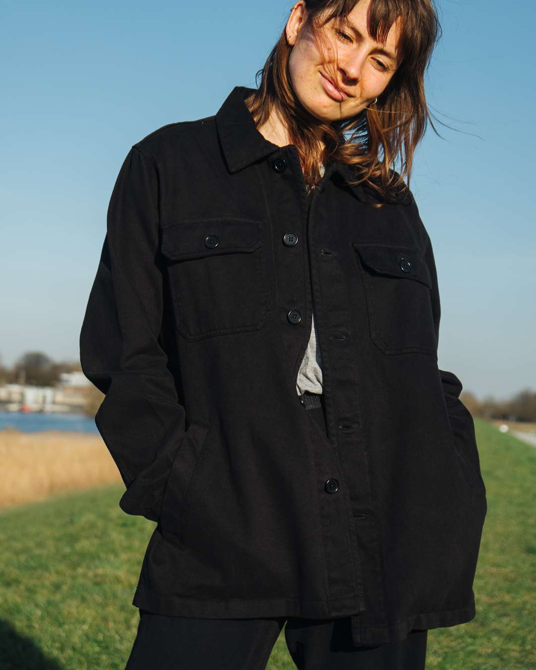 Hemdjacke für Damen in schwarz aus Bio-Baumwolle