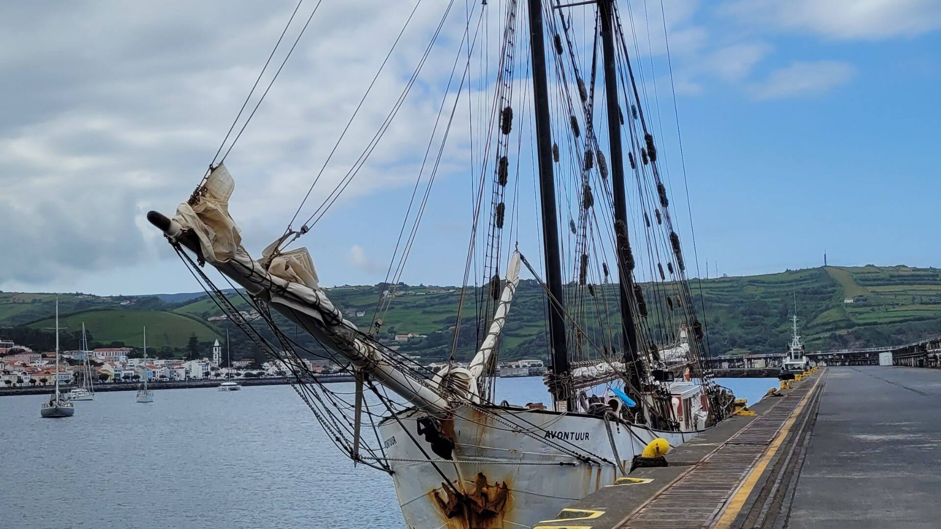 Das Segelschiff AVONTUUR